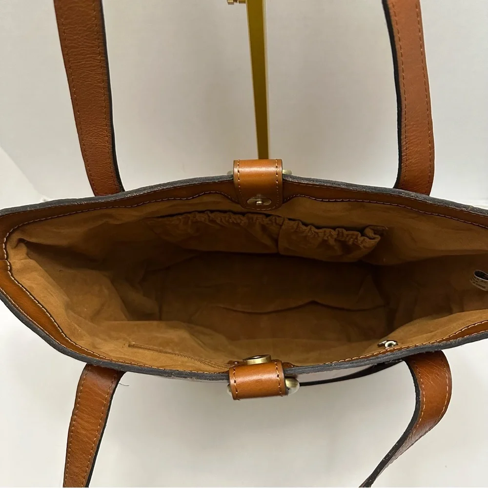 Patricia Nash Women's ESPELETTE BUCKET TOTE Tan Leather Classic! - Picture 3 of 7